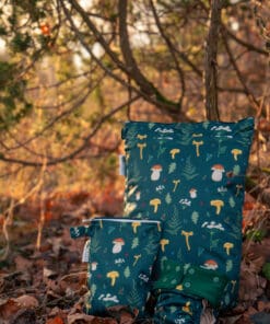 matchande pulpåsar och tygblöja med motiv med svampar och skogstema