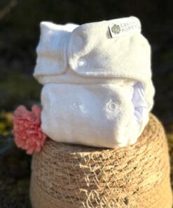 en vit blöja i absorberande material